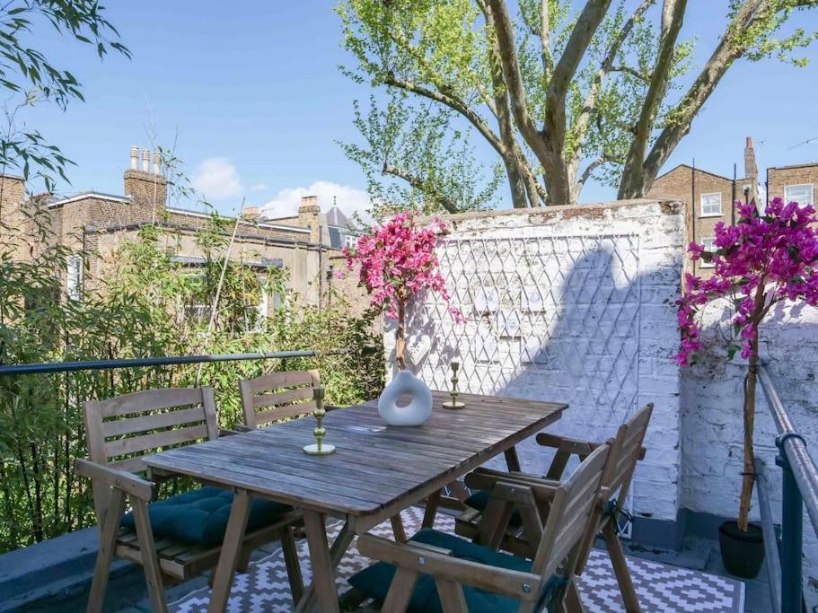 Stylish 2 Bed Flat On The Iconic Portobello Road