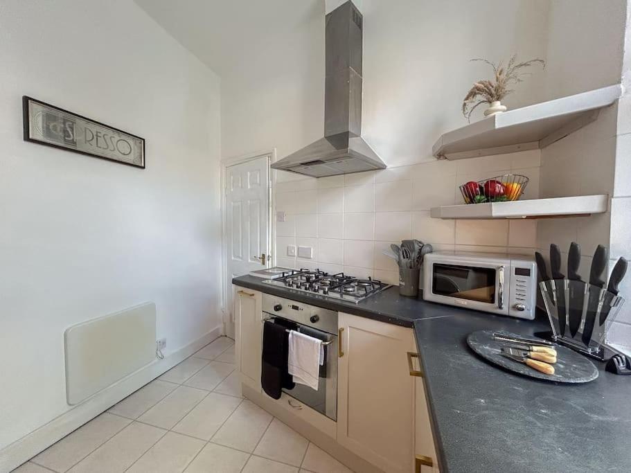 Stylish 2 Bed Flat On The Iconic Portobello Road Londra