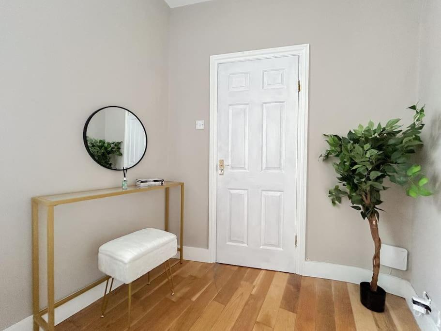 Stylish 2 Bed Flat On The Iconic Portobello Road