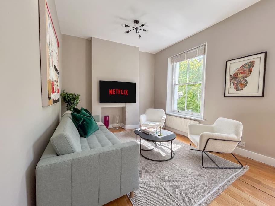 Stylish 2 Bed Flat On The Iconic Portobello Road *