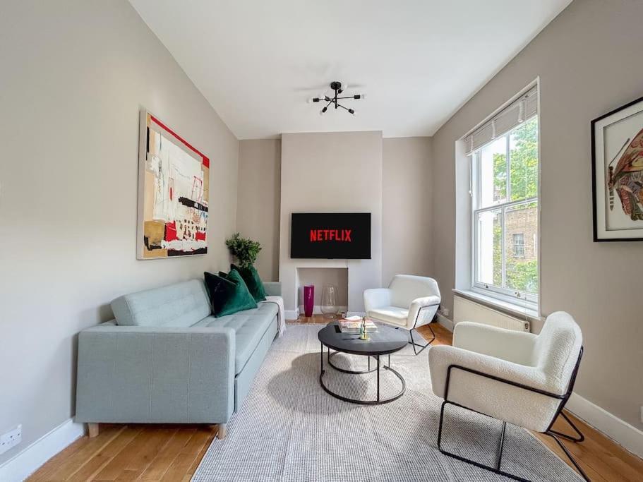 Stylish 2 Bed Flat On The Iconic Portobello Road * Londra